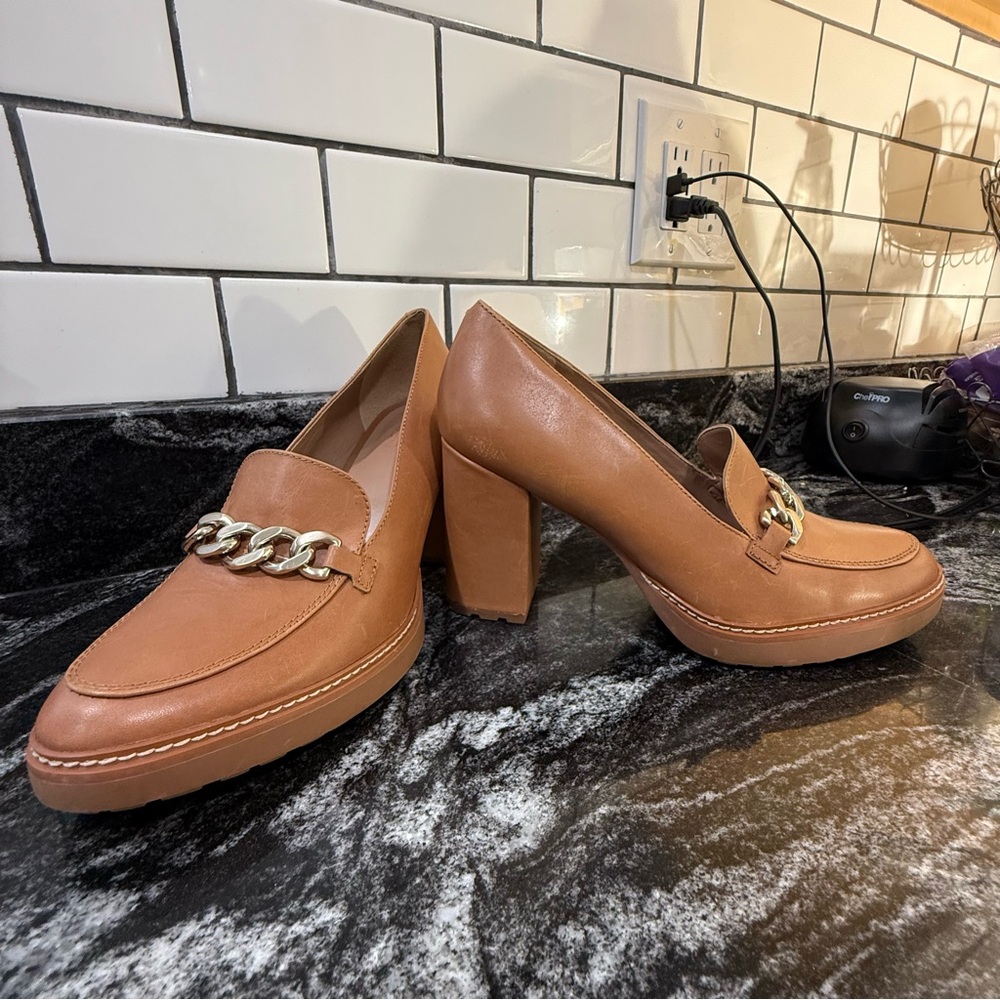 Naturalizer Tan Chain-Trim Block Heel Loafers